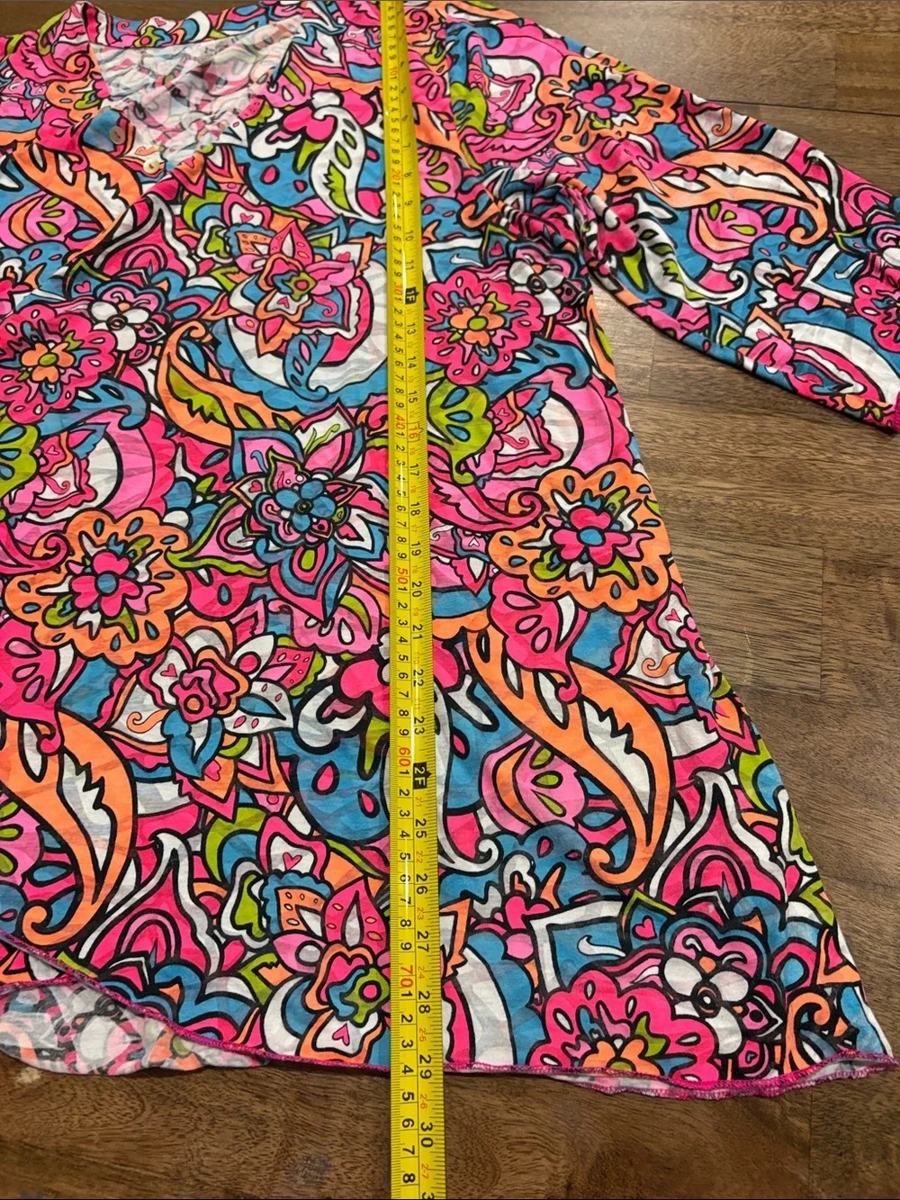 Lulu b v neck top. Large. Bright colors. Faux wrap 3/4 sleeves - Picture 4 of 9